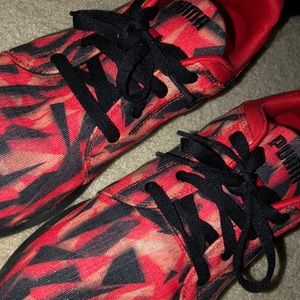 Pumas 9 1/2 never been worn